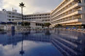 Hotel & Pool