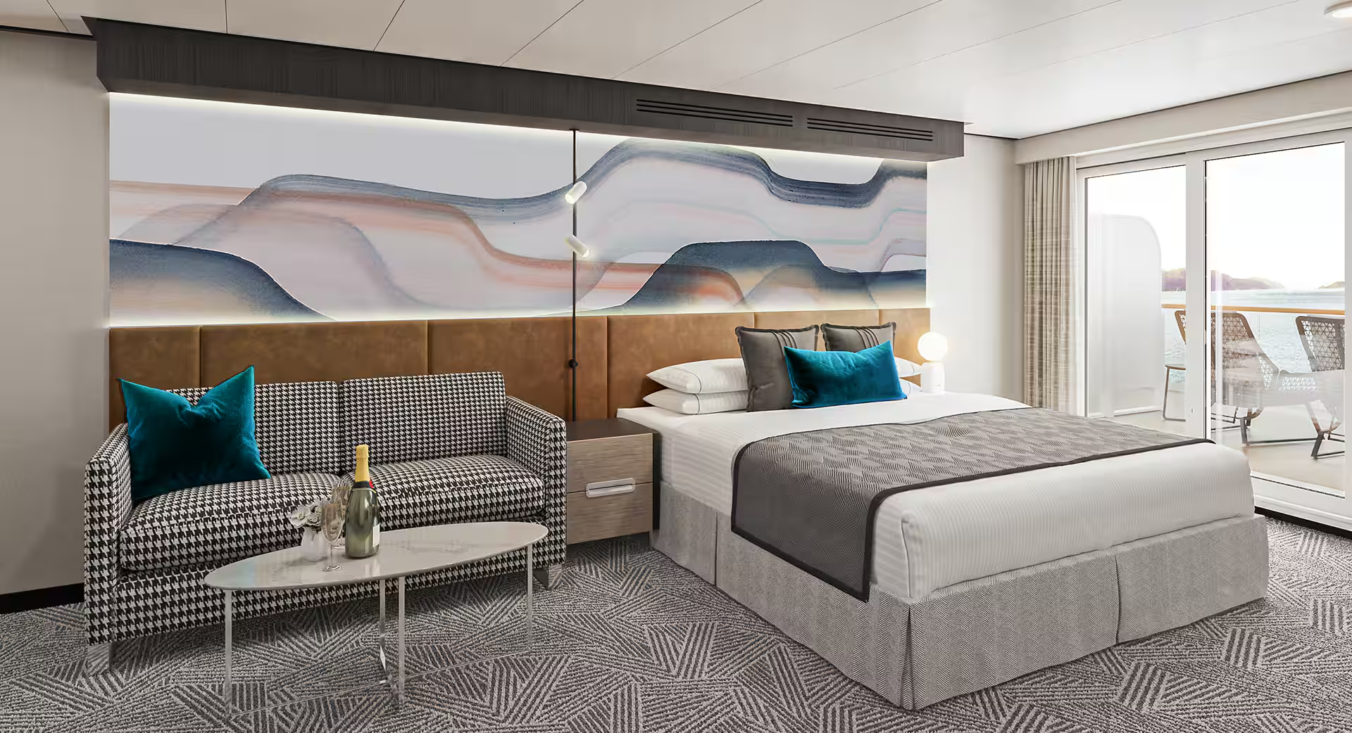 Forward-Facing Club Balcony Suite