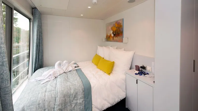 UPPER DECK 1 LARGE BED-PRM CAT B