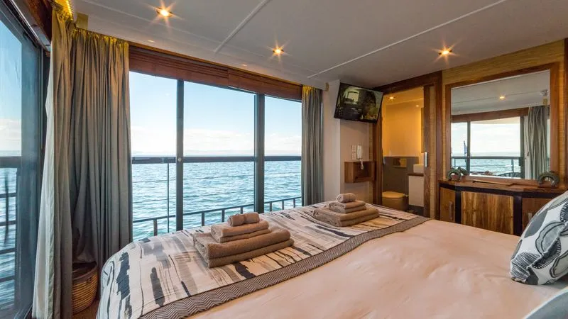Main deck 2 beds