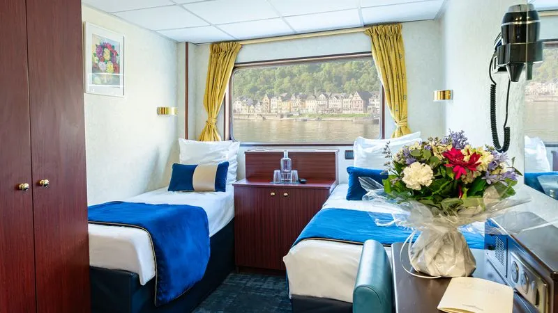 MAIN DECK 2 BEDS CAT B