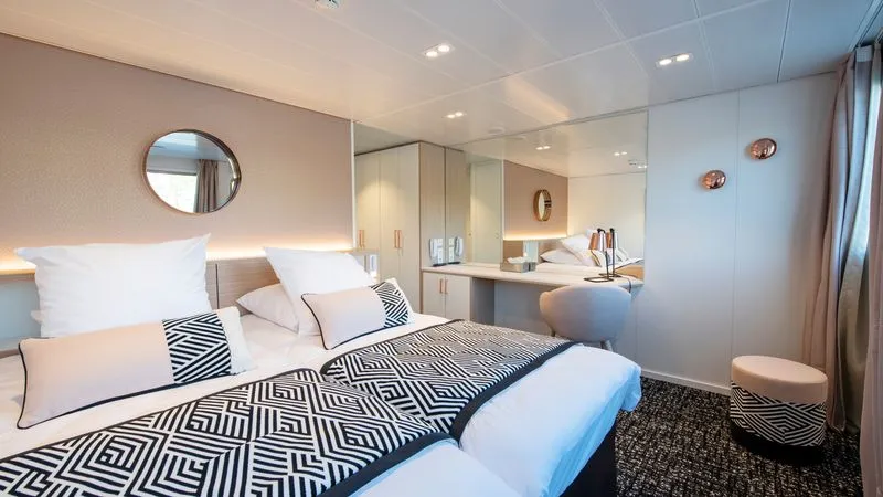 MAIN DECK 2 SEPARABLE BEDS CAT A