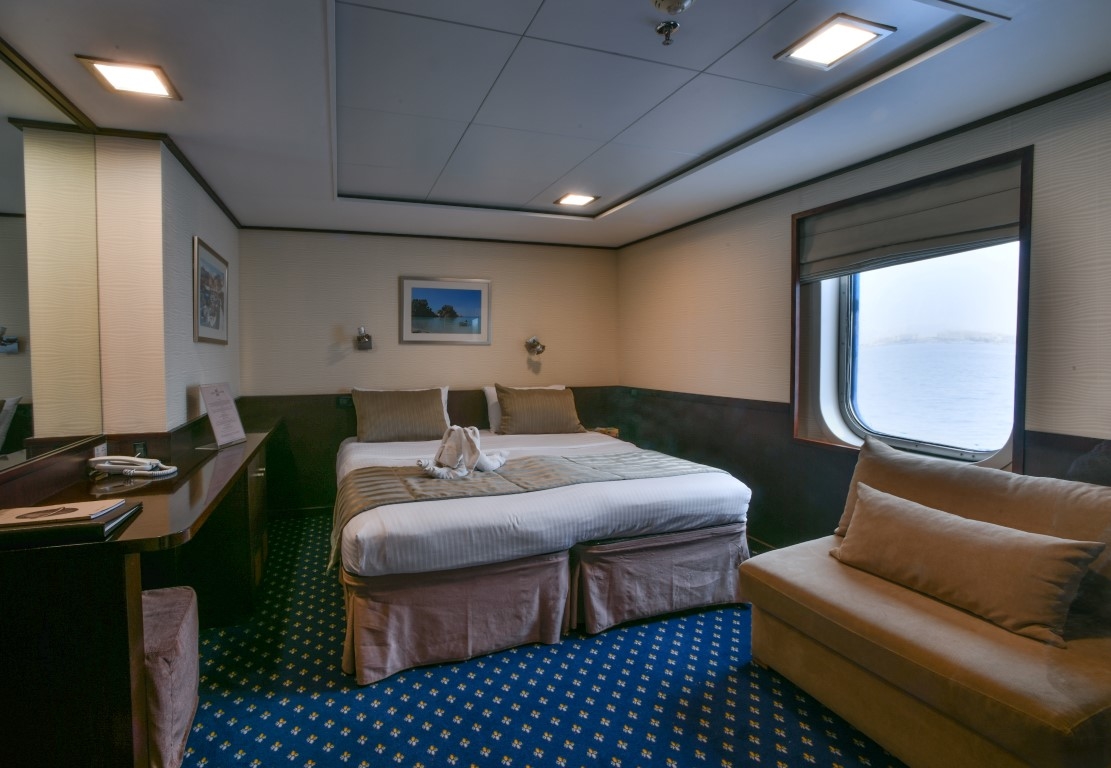 Upper Deck – 2 Lower Beds or 1 Double Bed-[P]