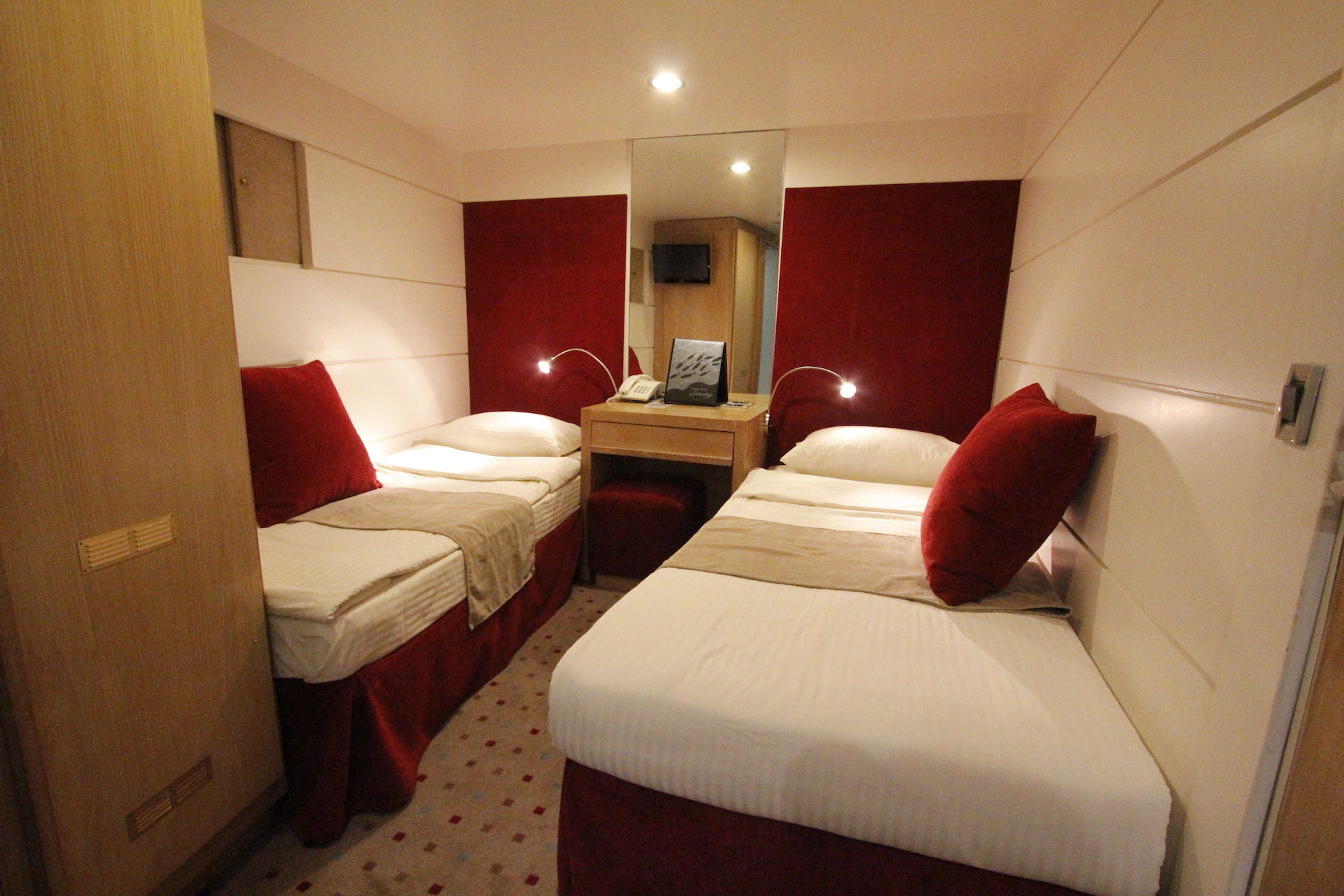 Main Deck – 2 Lower Beds-[B]