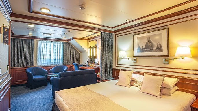 Deluxe Suite with Window