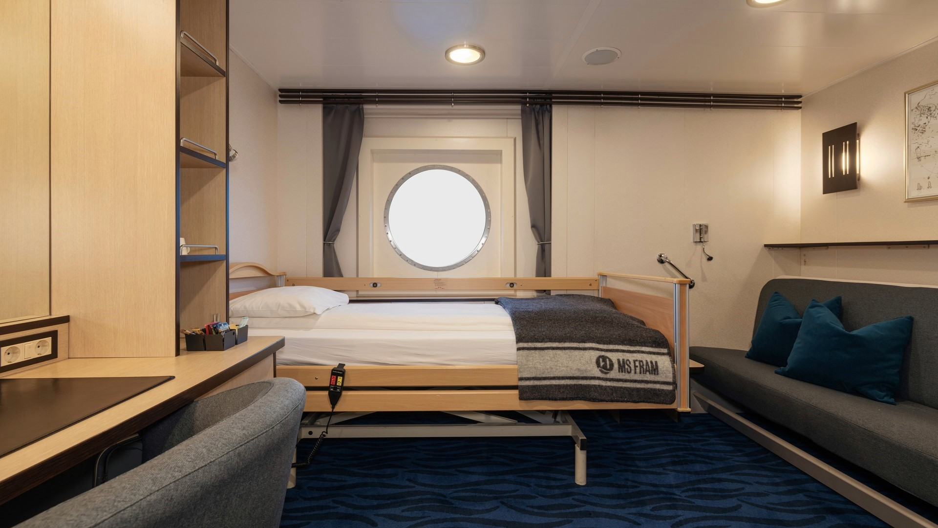 Polar Wheelchair-accessible outside cabin