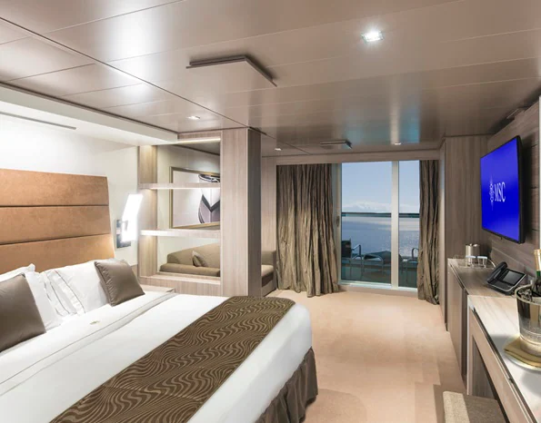 YACHT CLUB OWNER'S SUITE
