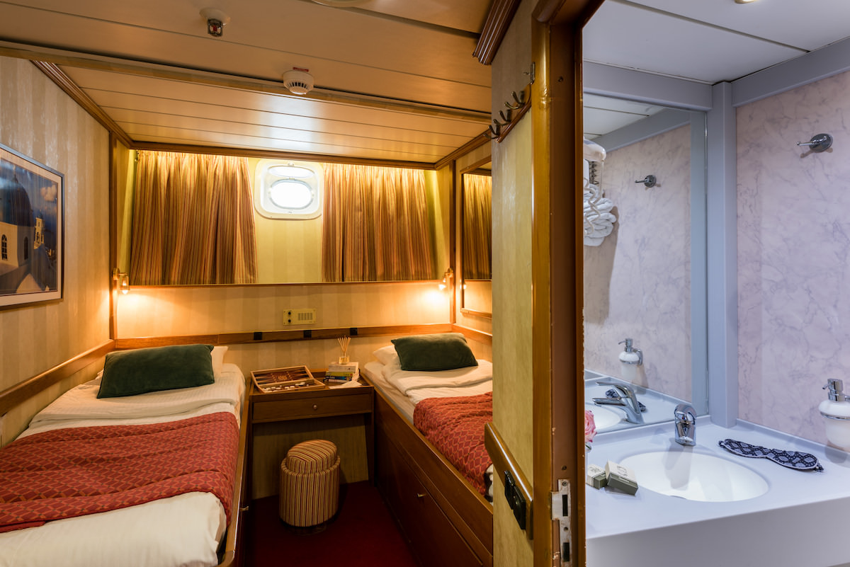 Lower Deck – 1 Double Bed or 2 Twin Beds-[C]