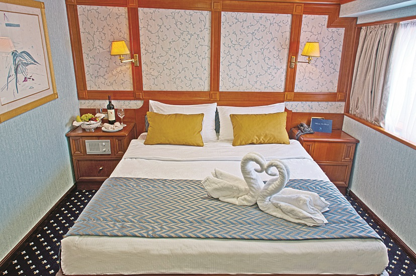 Main Deck (Twin or Double Beds)-[P]