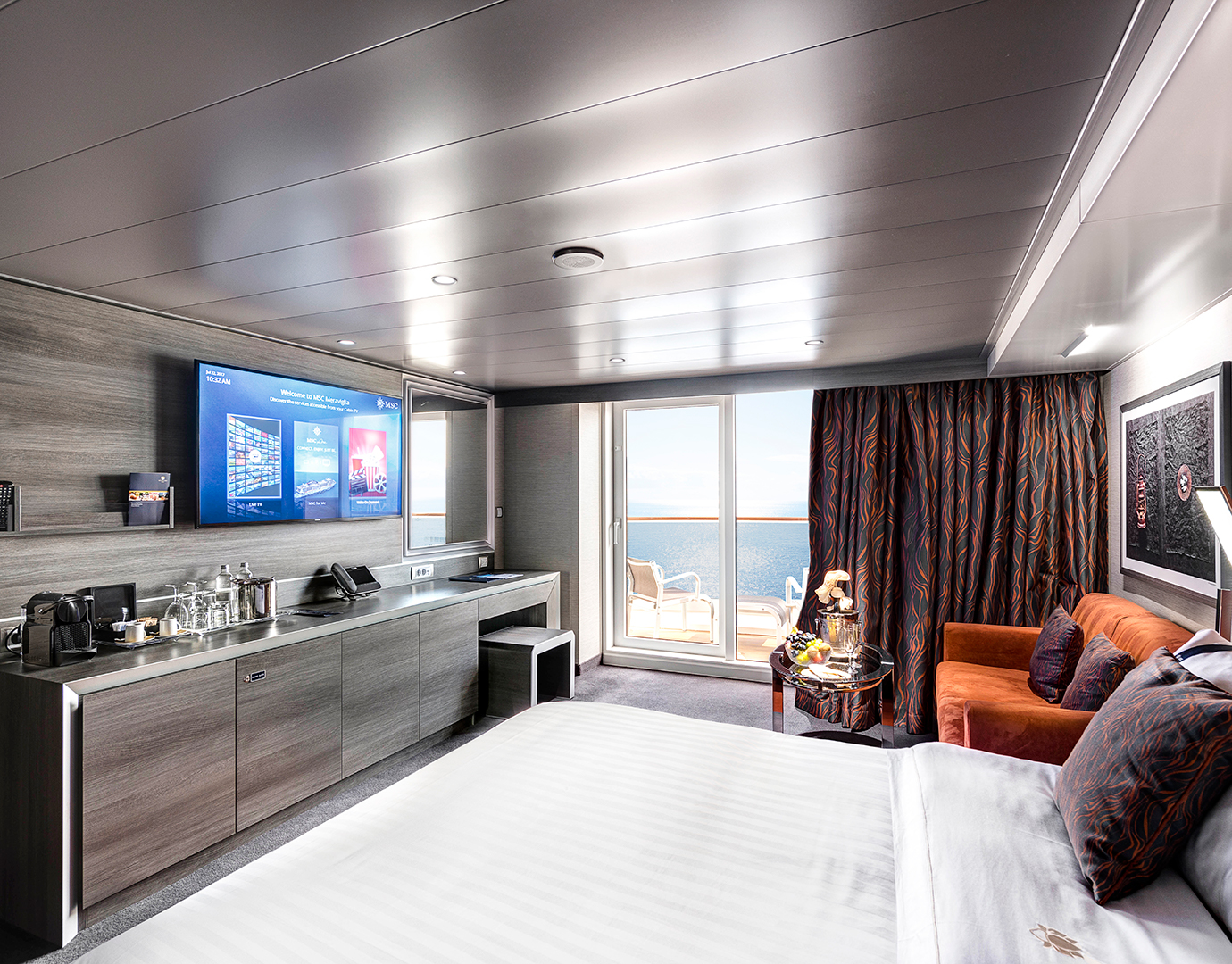 YACHT CLUB DUPLEX SUITE WITH JACUZZI