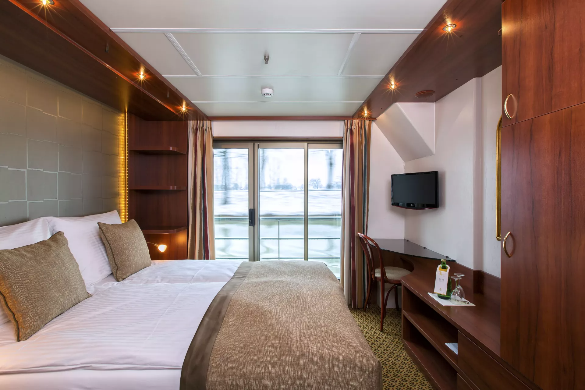 Double Cabin – Diamond Deck-[2BD]
