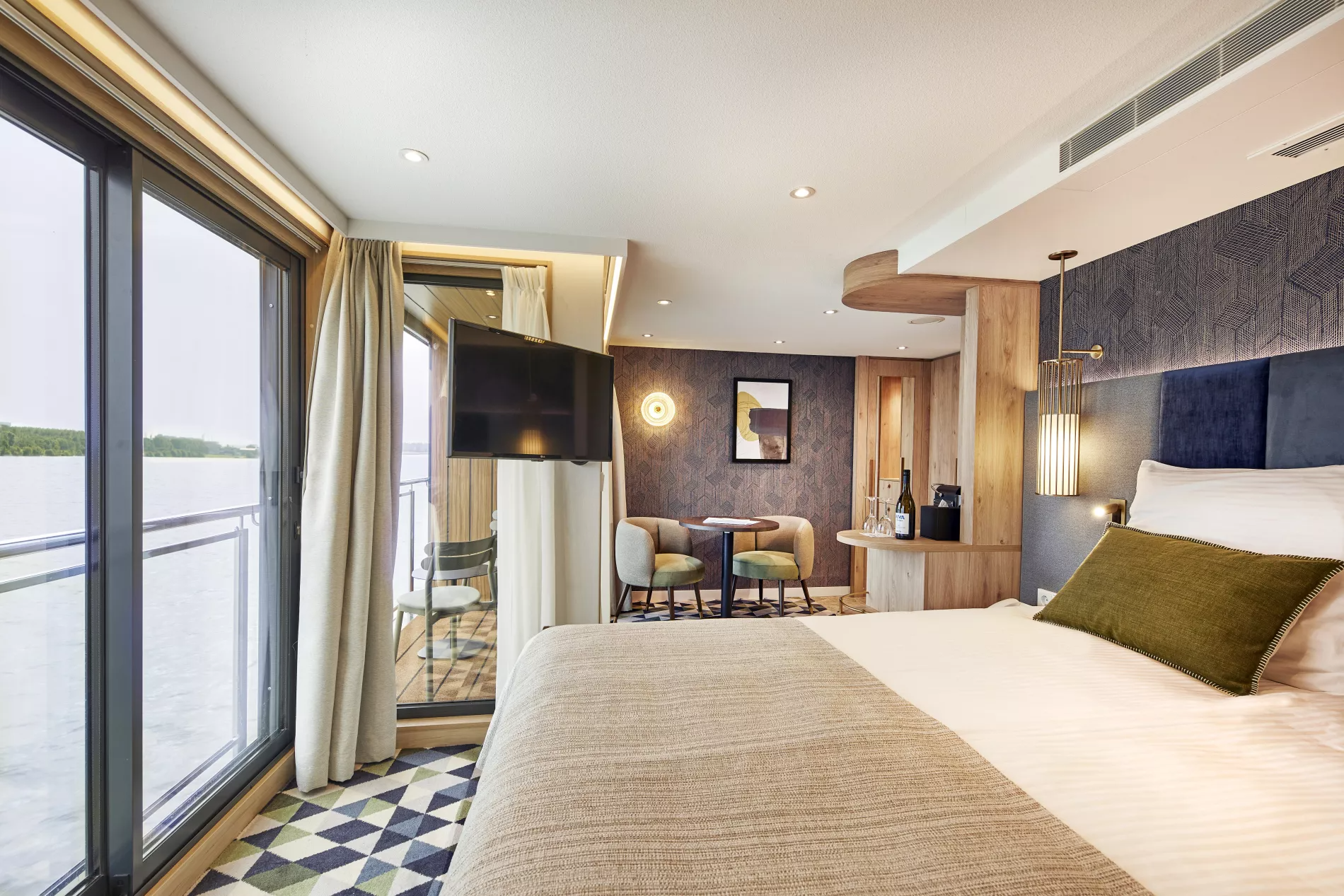 Balcony Suite – Diamond Deck-[SUD]