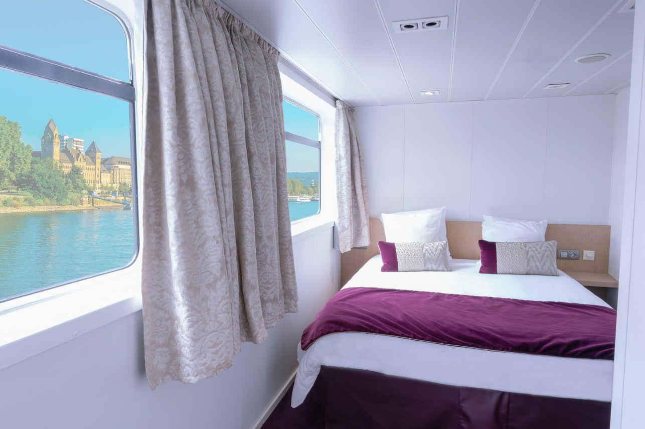 MAIN DECK 1 QUEEN BED CAT C