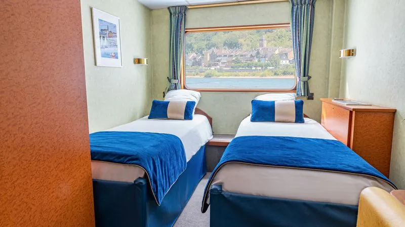 MAIN DECK 2 SEPARABLE BEDS CAT B