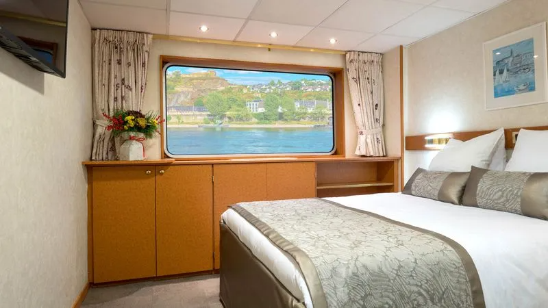 MAIN DECK 2 SEPARABLE BEDS CAT C