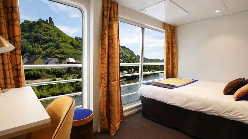 UPPER DECK 1 LARGE BED-PRM CAT B