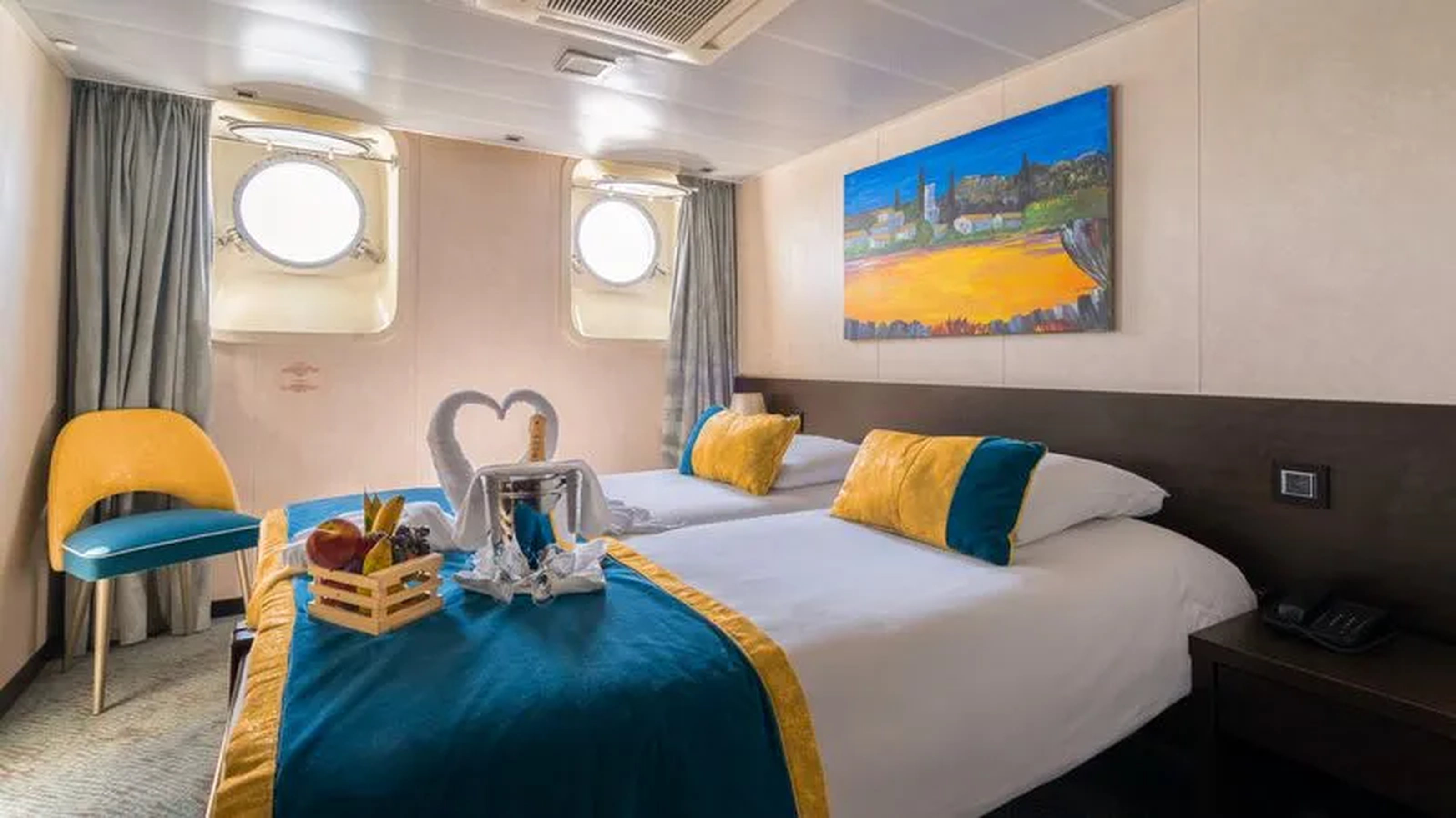 EMBARKATION DECK 2 SEPARABLE BEDS CAT A