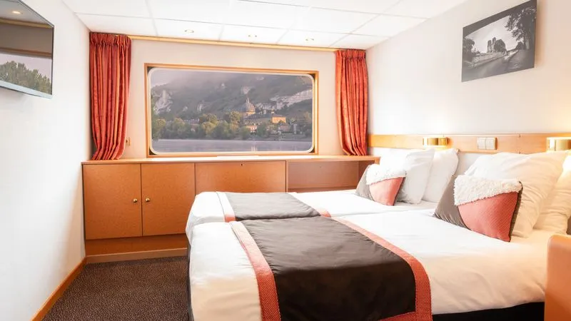 MAIN DECK 2 SEPARABLE BEDS CAT B