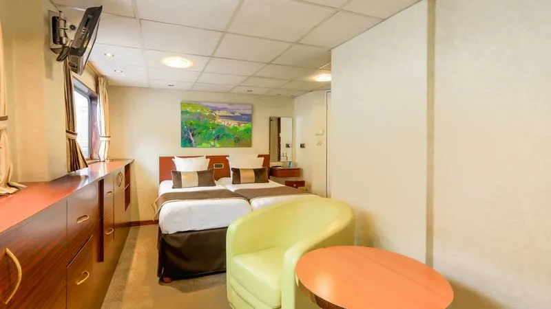MAIN DECK 2 SEPARABLE BEDS SUITE CAT B