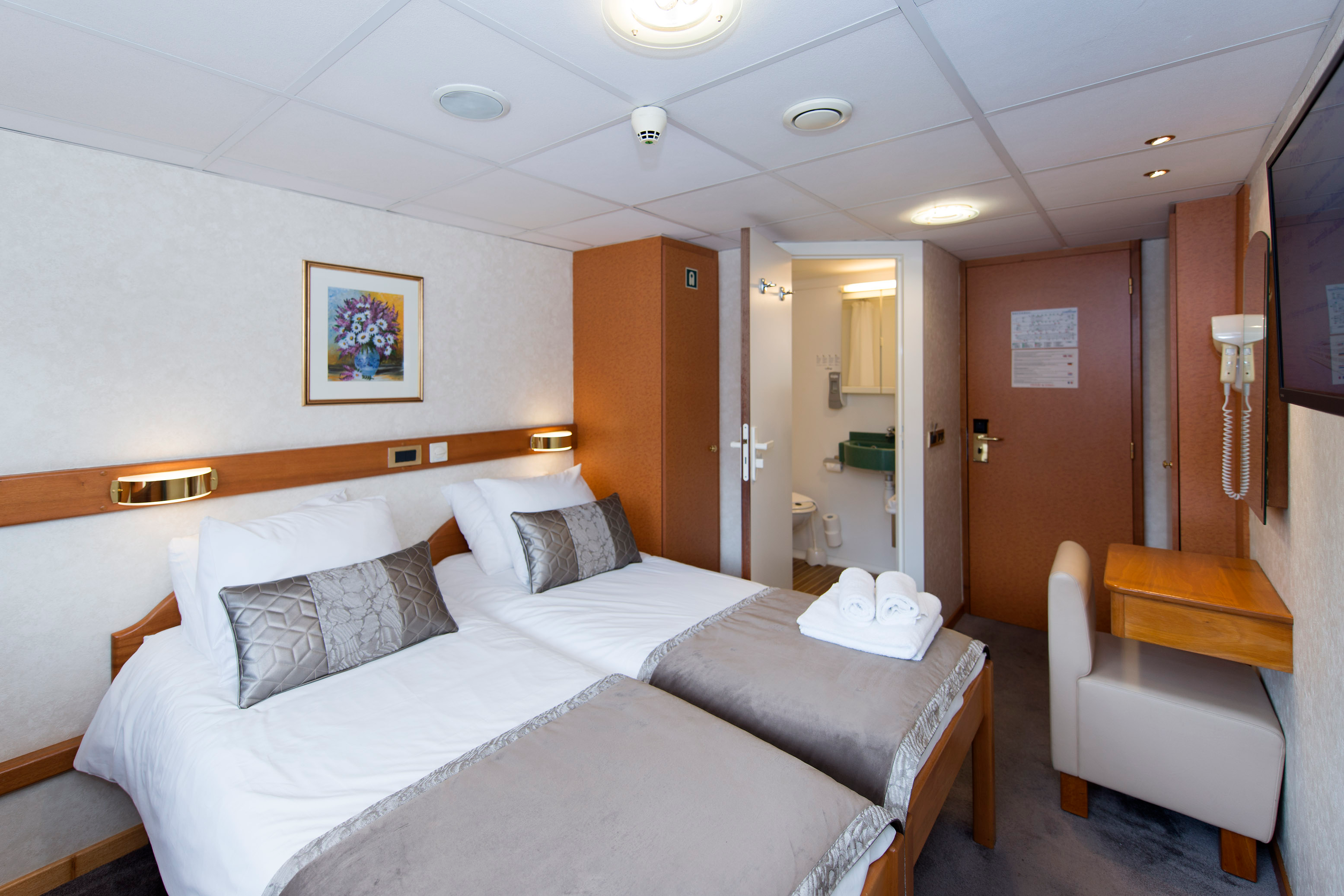 MAIN DECK 2 SEPARABLE BEDS CAT B