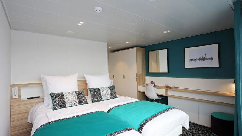 UPPER DECK 1 QUEEN BED CAT B