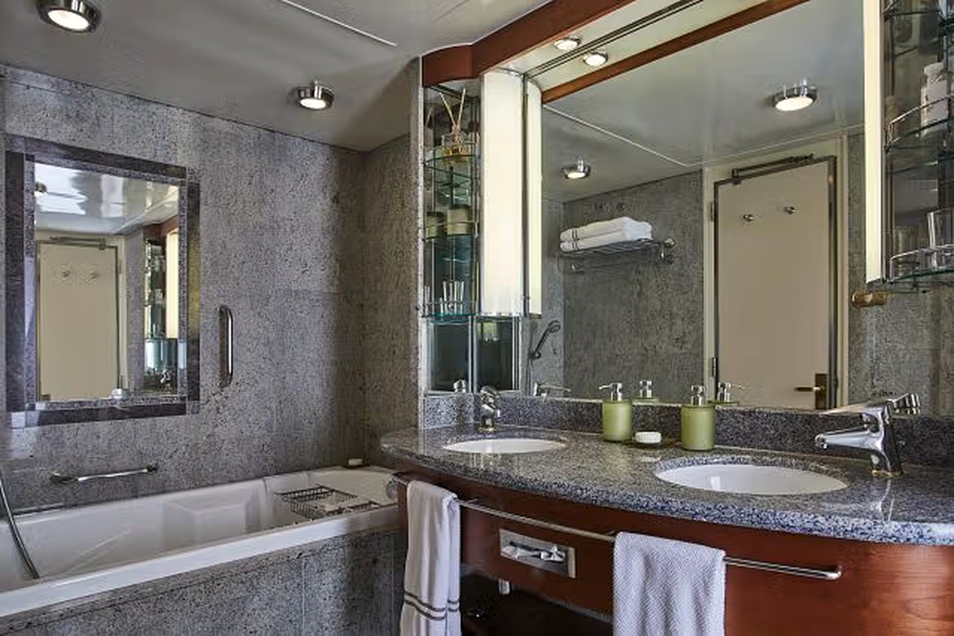 Classic Veranda Suite