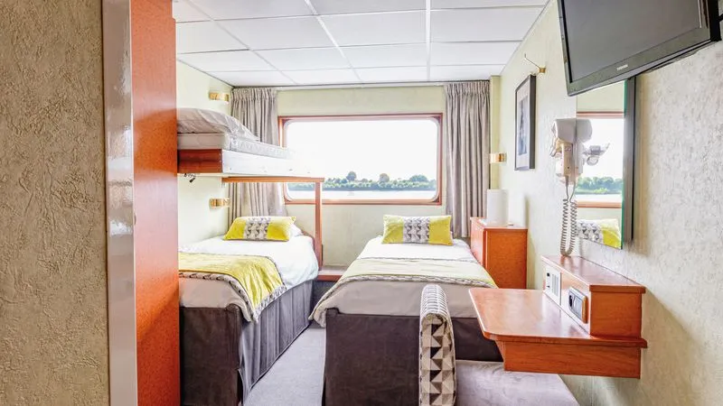 MAIN DECK 3 BEDS CAT C