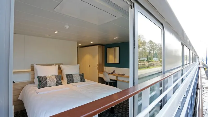 UPPER DECK 1 SINGLE BED CAT A