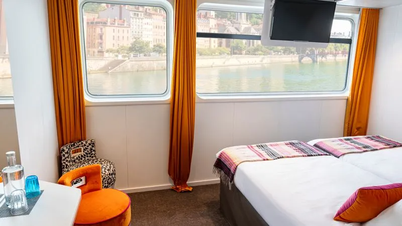 UPPER DECK 2 SEPARABLE BEDS CAT A