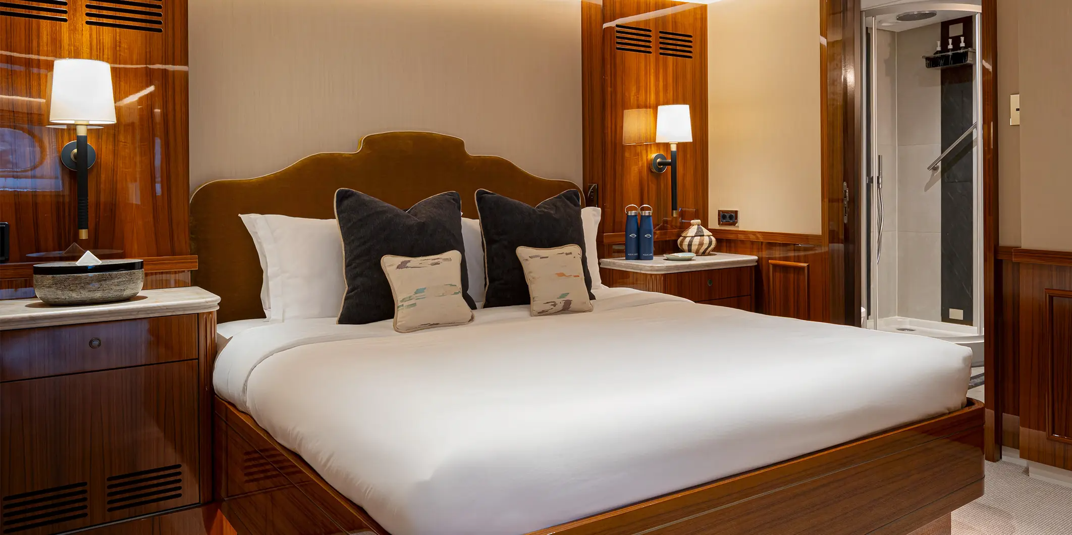 OWNER'S SUITE III - MAIN DECK