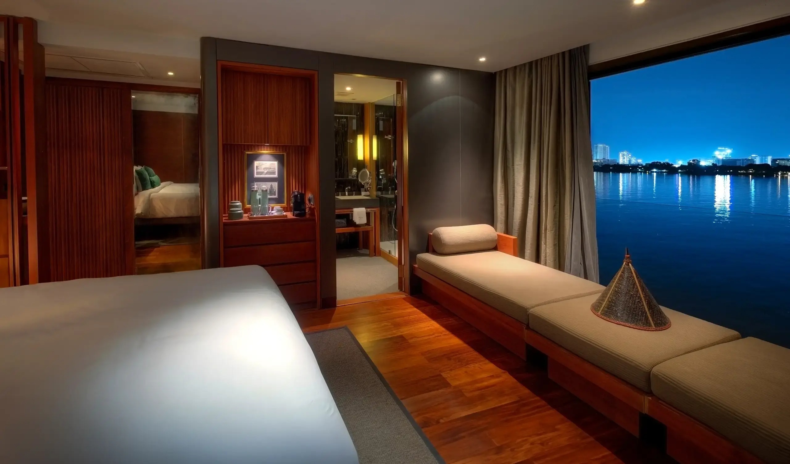 Non Balcony Suite - Second Deck