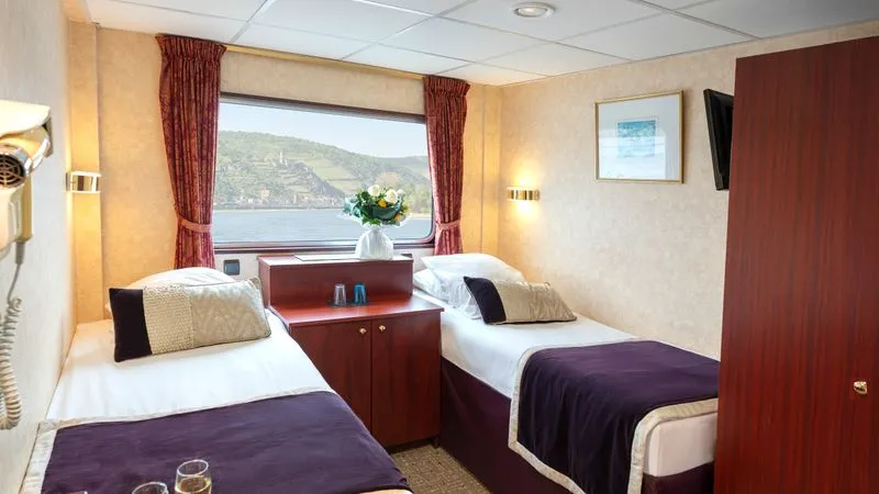 MAIN DECK 2 BEDS CAT C