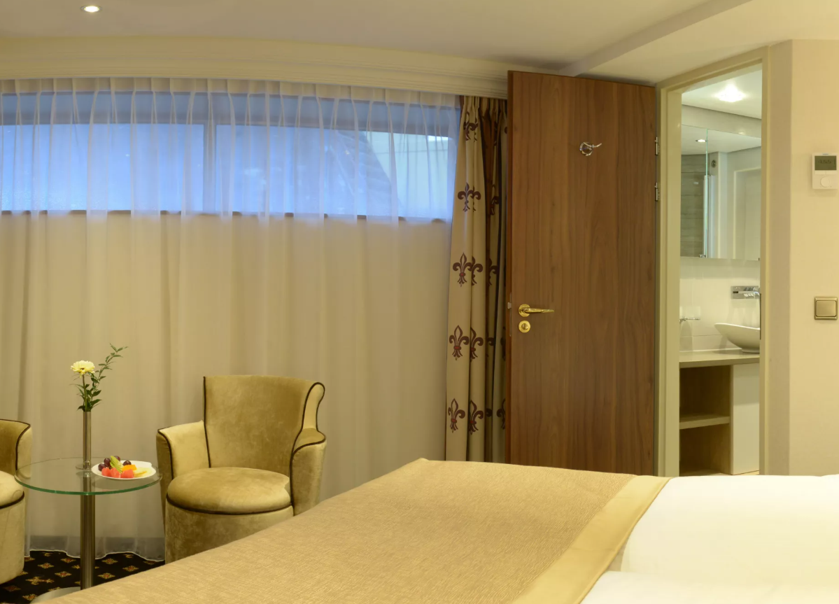 Superior Suite - Emerald Deck
