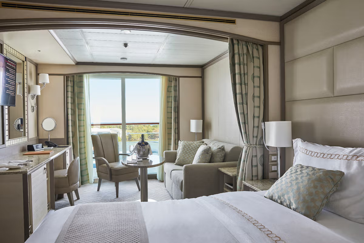 Deluxe Veranda Suite