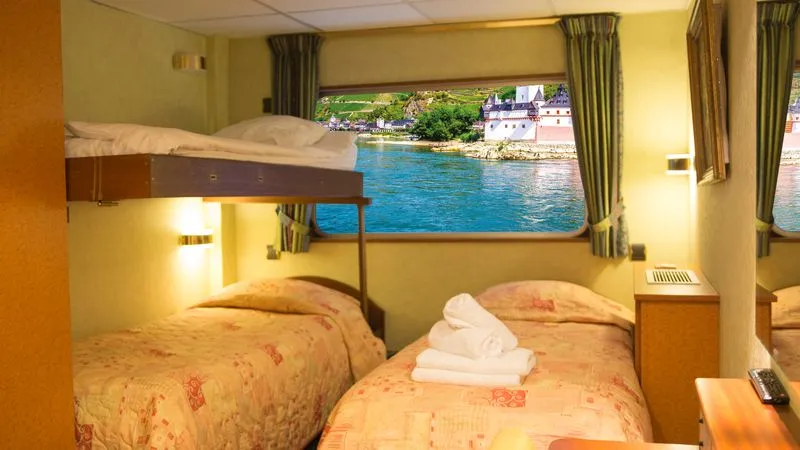MAIN DECK 3 BEDS CAT C