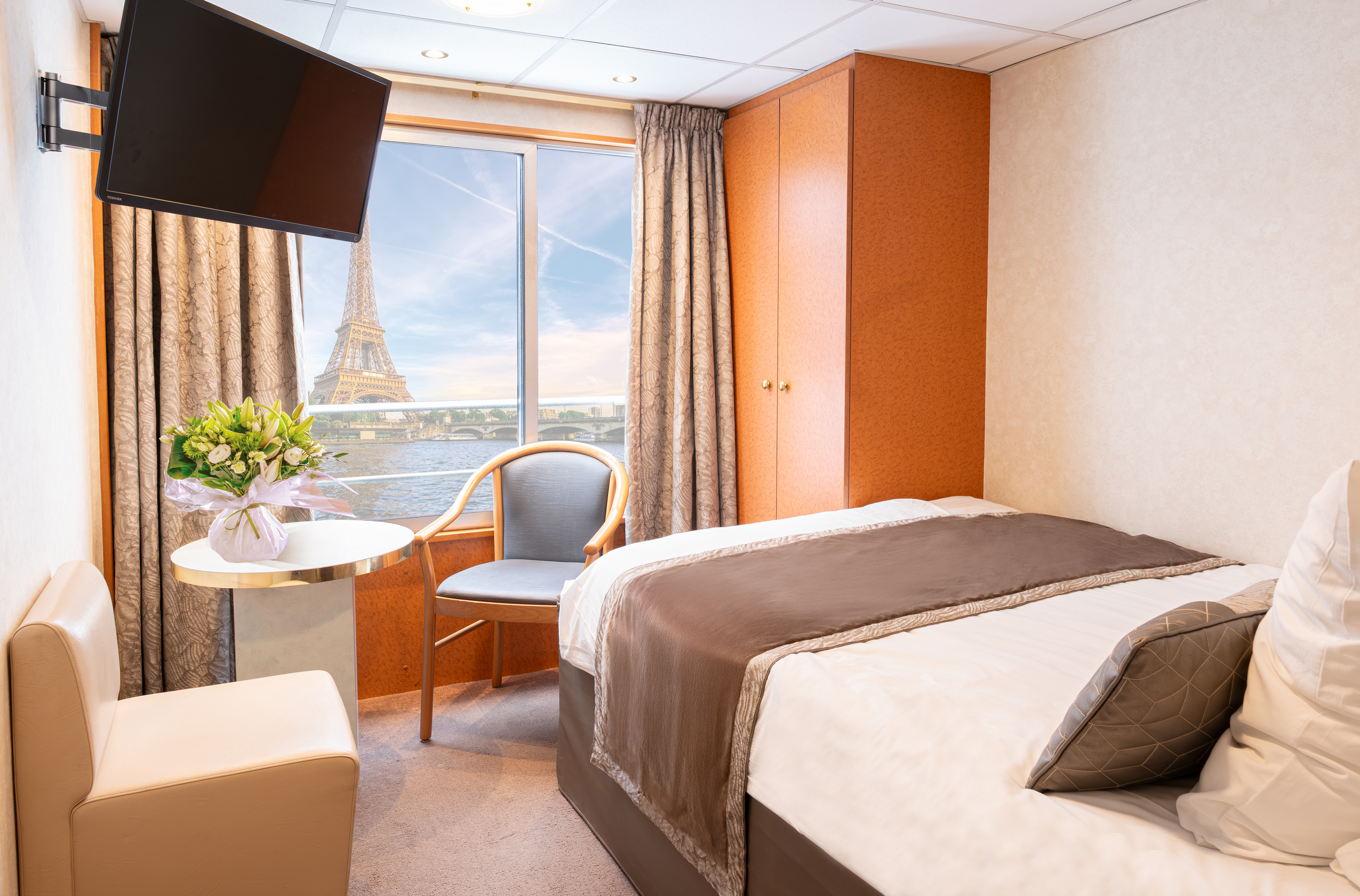 UPPER DECK 1 LARGE BED-PRM CAT B