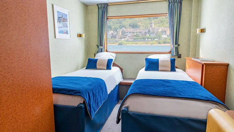 MAIN DECK 2 SEPARABLE BEDS SUITE CAT B