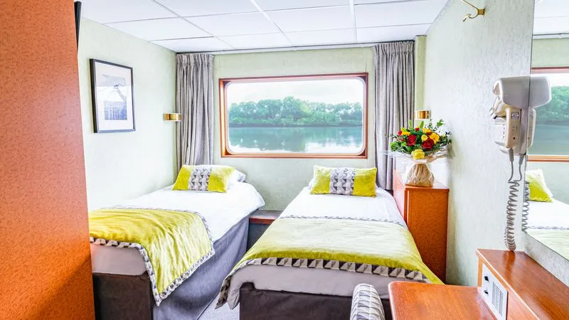 MAIN DECK 2 SEPARABLE BEDS CAT C