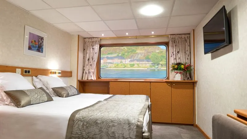 MAIN DECK 2 SEPARABLE BEDS CAT B