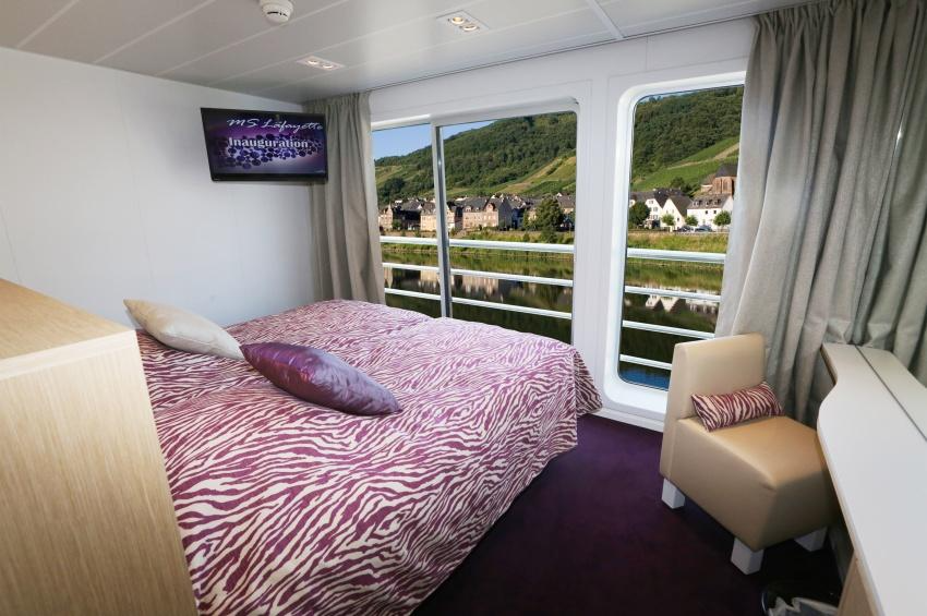 MAIN DECK 2 SEPARABLE BEDS CAT C