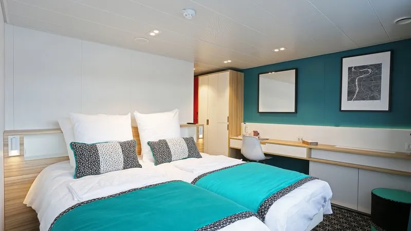 MAIN DECK 2 SEPARABLE BEDS CAT C
