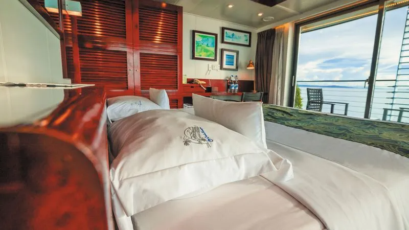 Upper deck 2 beds with balcony