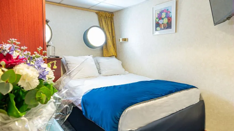 MAIN DECK 1 QUEEN BED CAT C
