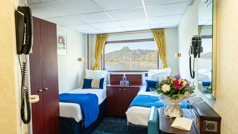 MAIN DECK 2 BEDS CAT C