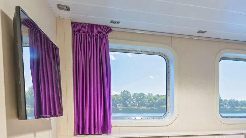 MAIN DECK 1 QUEEN BED CAT A