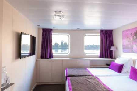 MAIN DECK 2 SEPARABLE BEDS CAT B