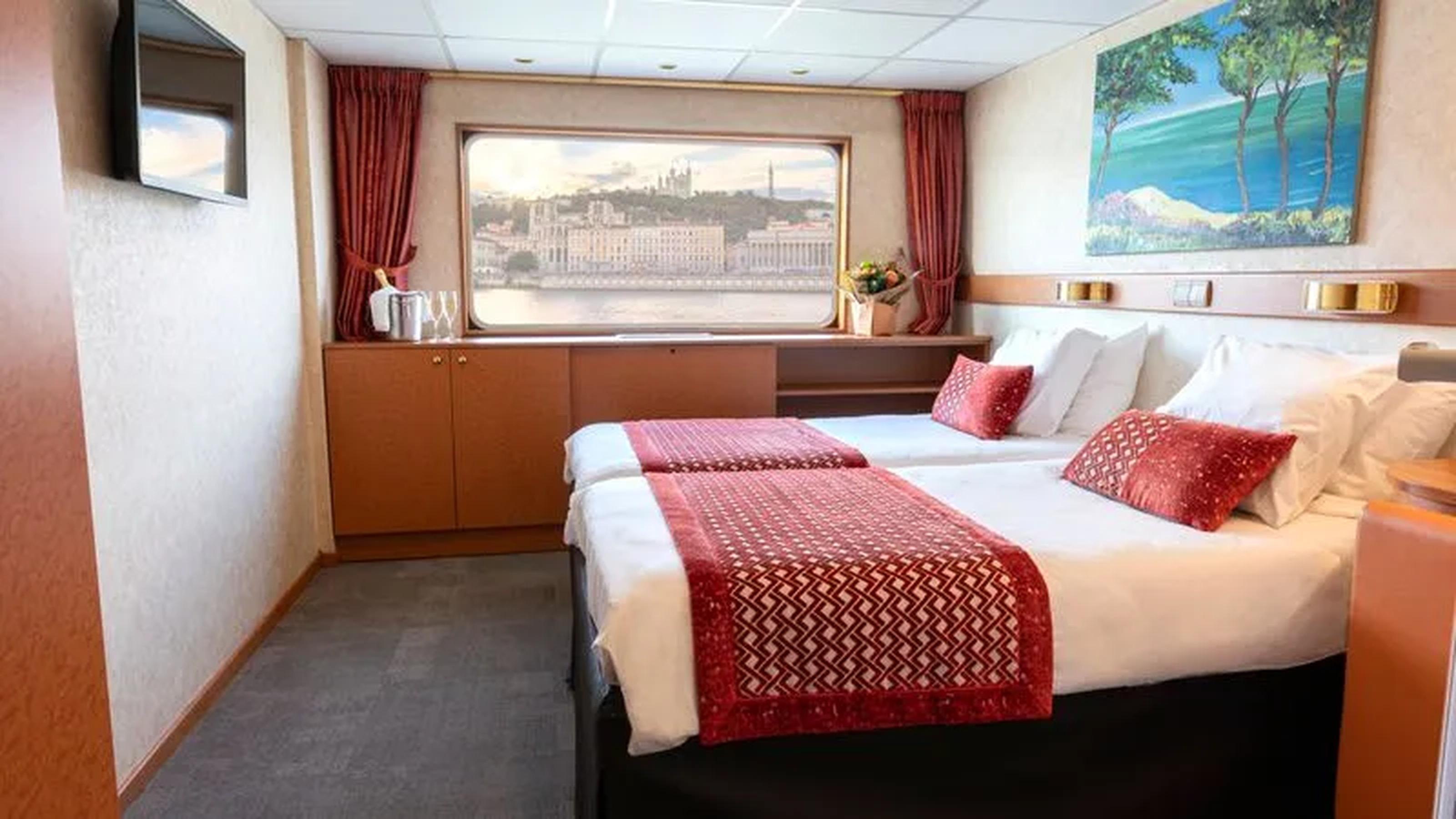 MAIN DECK 2 SEPARABLE BEDS CAT C