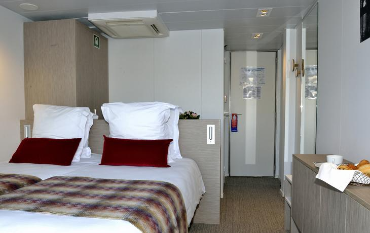 MAIN DECK 2 SEPARABLE BEDS CAT A