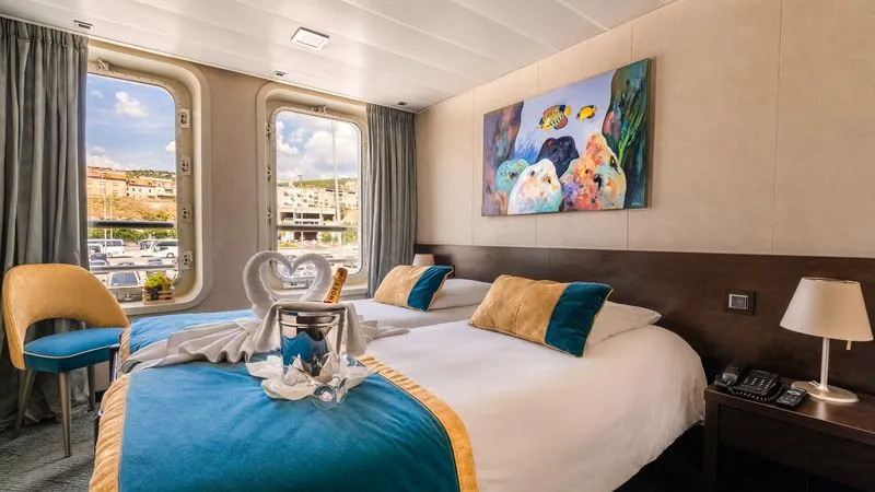 UPPER DECK 1 SINGLE BED CAT C