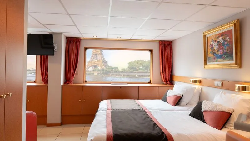 MAIN DECK 2 SEPARABLE BEDS CAT C
